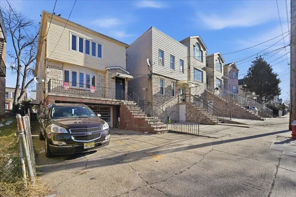 $2,800 | 212 Seaview Avenue, Unit 2, Jersey City, NJ 07305