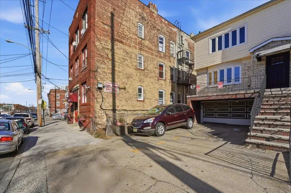 $2,800 | 212 Seaview Avenue, Unit 2, Jersey City, NJ 07305