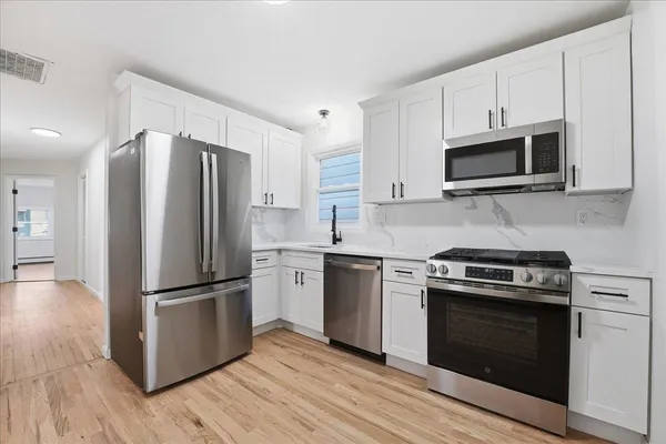 $2,800 | 212 Seaview Avenue, Unit 2, Jersey City, NJ 07305