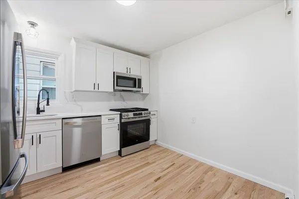 $2,800 | 212 Seaview Avenue, Unit 2, Jersey City, NJ 07305