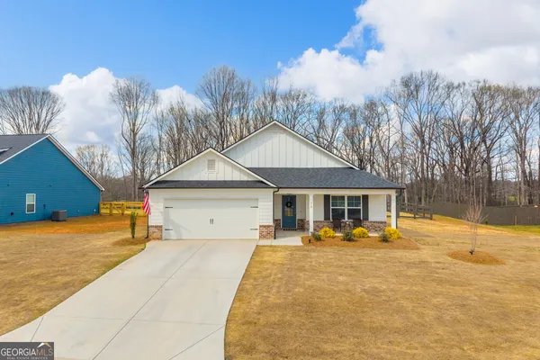 a view of a house with a yard and garage