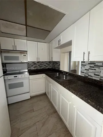 $2,000 | 7753 Tam Oshanter Boulevard, Unit 7757, North Lauderdale, FL 33068