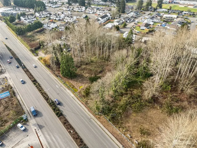 a view of a yard and a houses