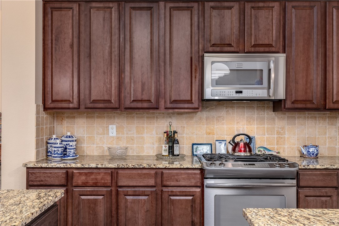 305 Hogan Portland, TX 78374 - Photo 11 of 40