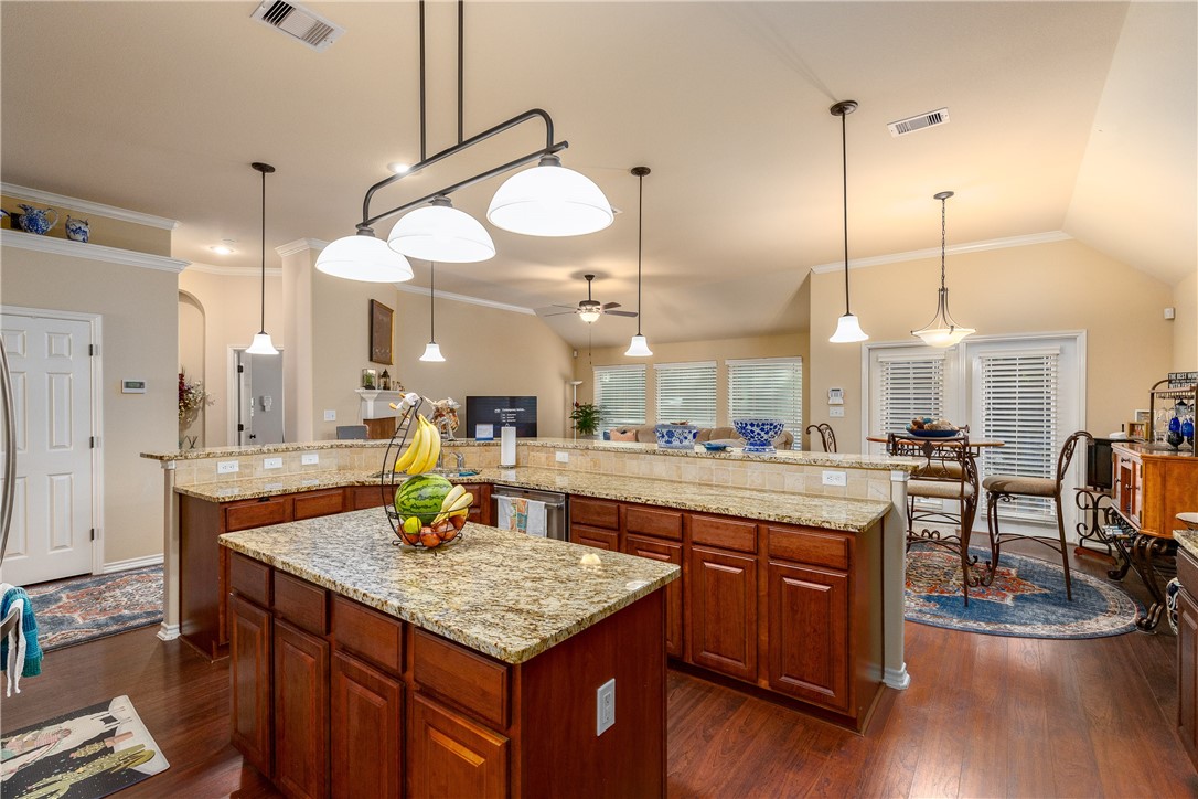 305 Hogan Portland, TX 78374 - Photo 12 of 40