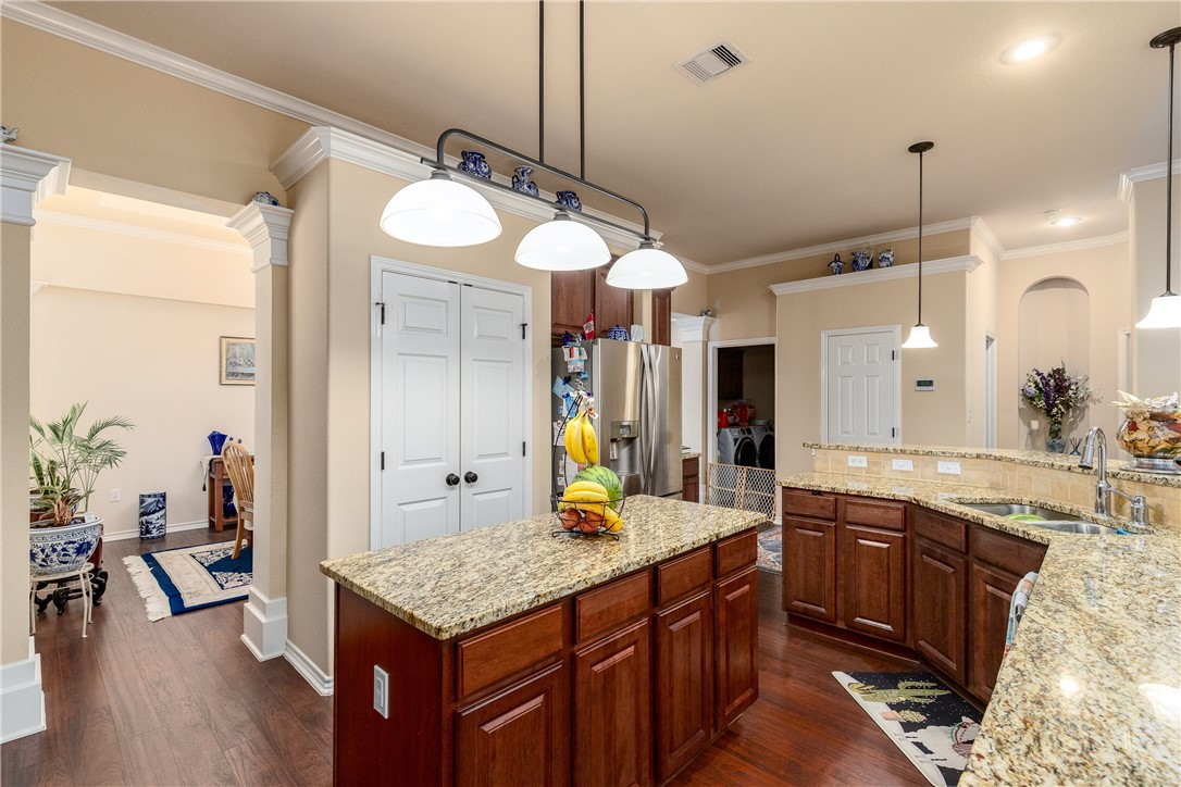 305 Hogan Portland, TX 78374 - Photo 14 of 40