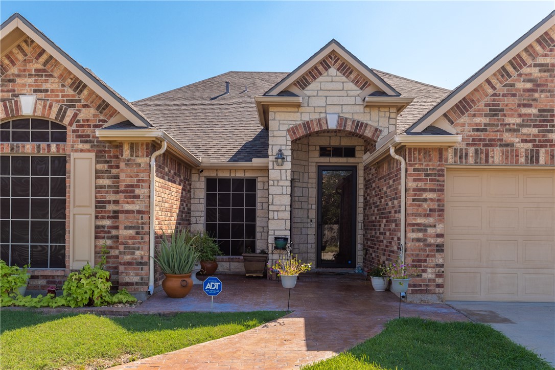 305 Hogan Portland, TX 78374 - Photo 2 of 40