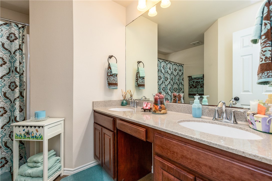 305 Hogan Portland, TX 78374 - Photo 26 of 40