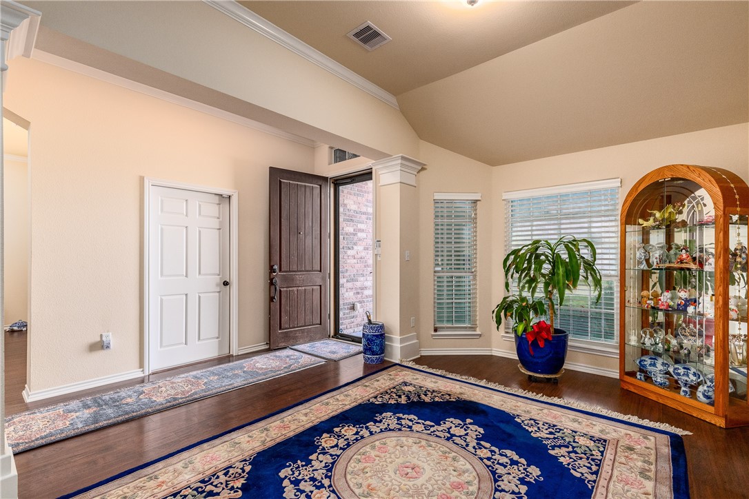 305 Hogan Portland, TX 78374 - Photo 4 of 40