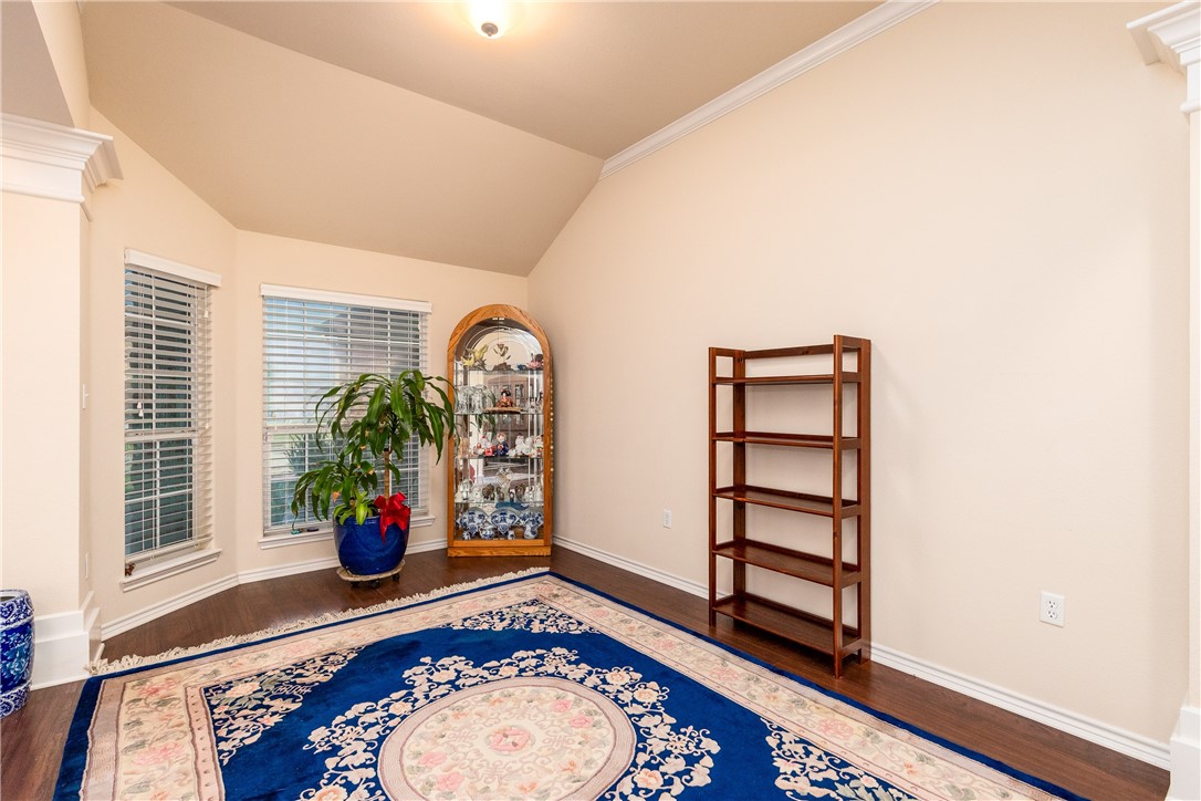 305 Hogan Portland, TX 78374 - Photo 5 of 40