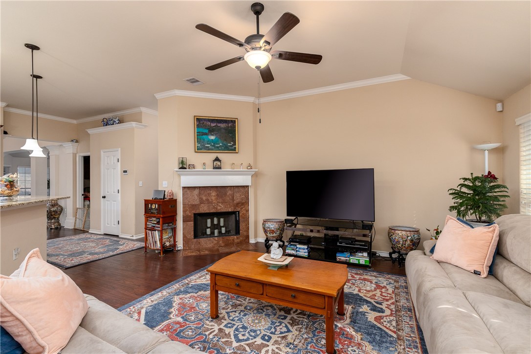 305 Hogan Portland, TX 78374 - Photo 7 of 40