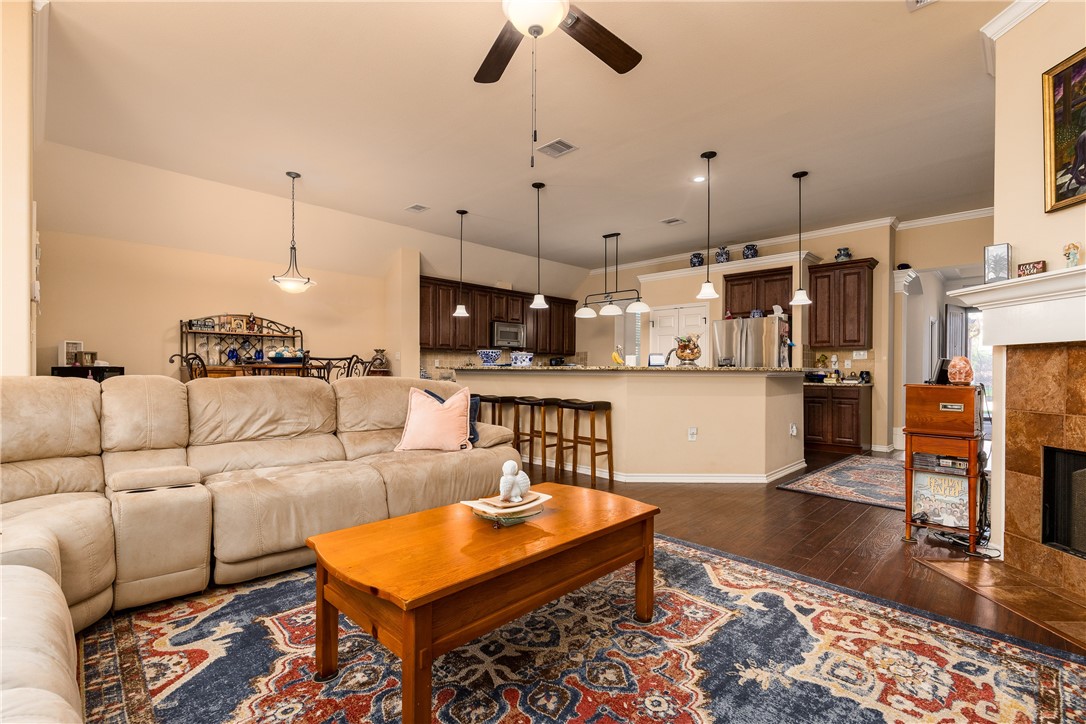 305 Hogan Portland, TX 78374 - Photo 8 of 40