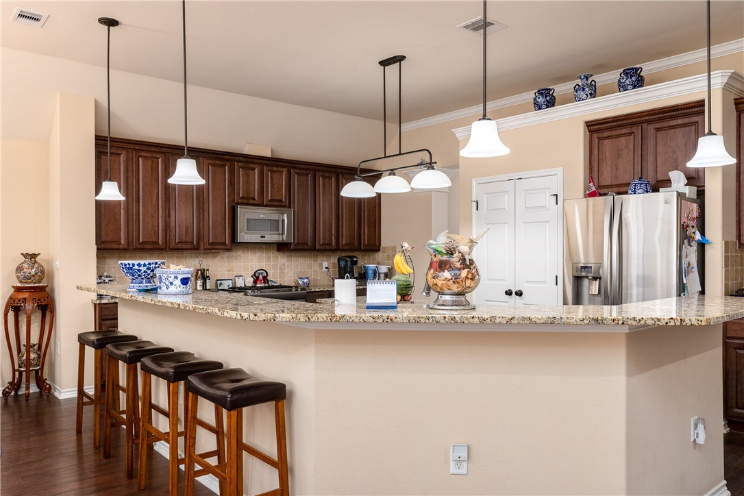 305 Hogan Portland, TX 78374 - Photo 9 of 40