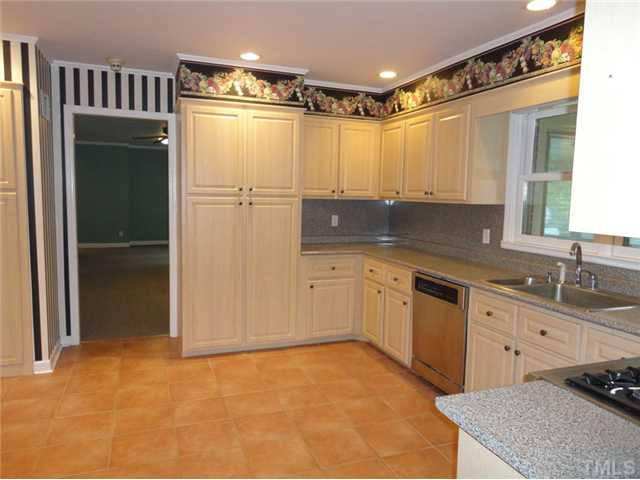 6120 Yates Mill Pond Road Raleigh, NC 27606 - Photo 11 of 23 Kitchen