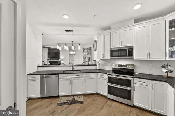 $494,900 | 43095 Wynridge Drive, Unit 307, Broadlands, VA 20148