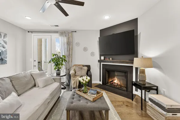 $494,900 | 43095 Wynridge Drive, Unit 307, Broadlands, VA 20148