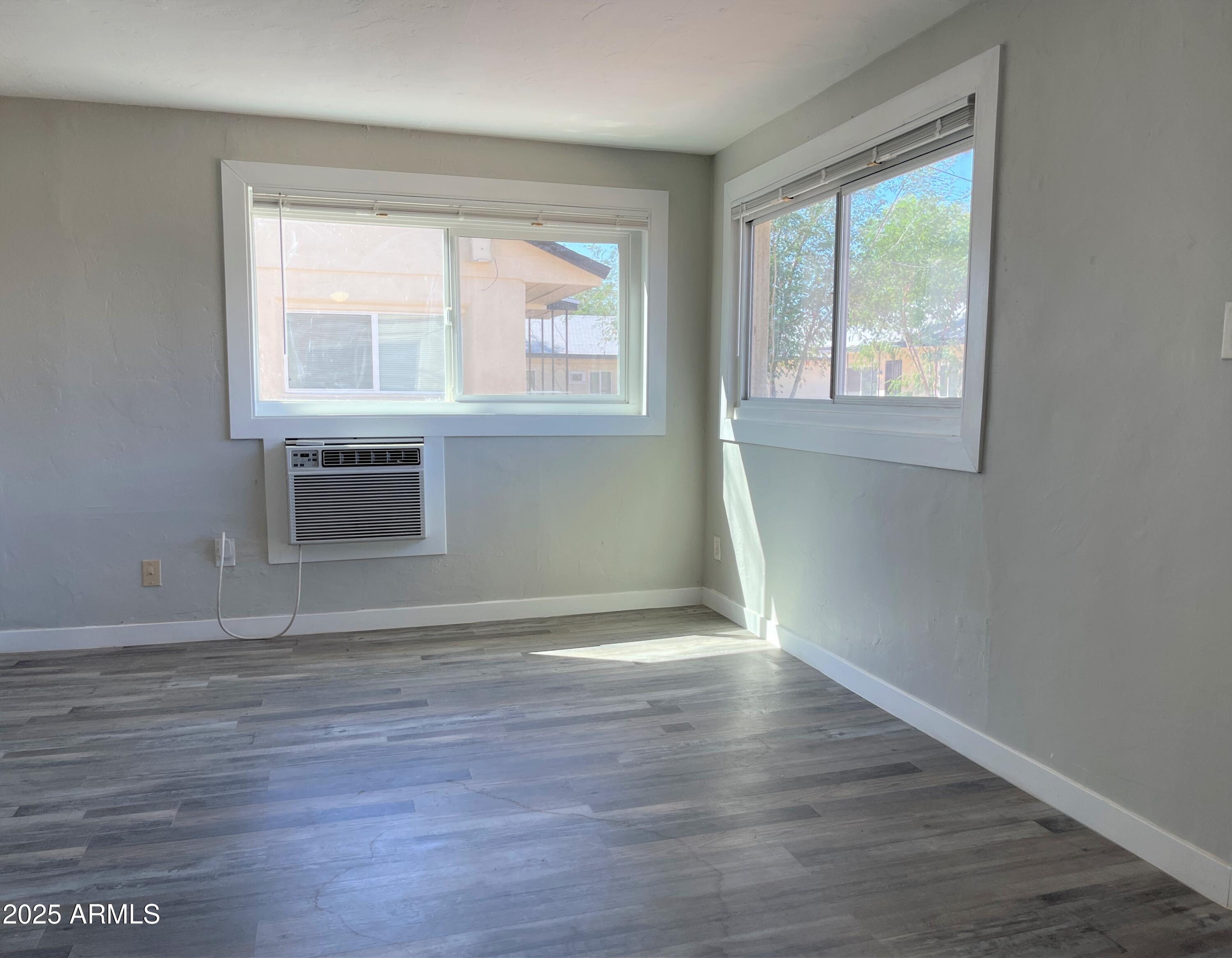 1125 East Devonshire Avenue, Unit 7 Phoenix, AZ 85014 - Photo 3 of 10 IMG_3690