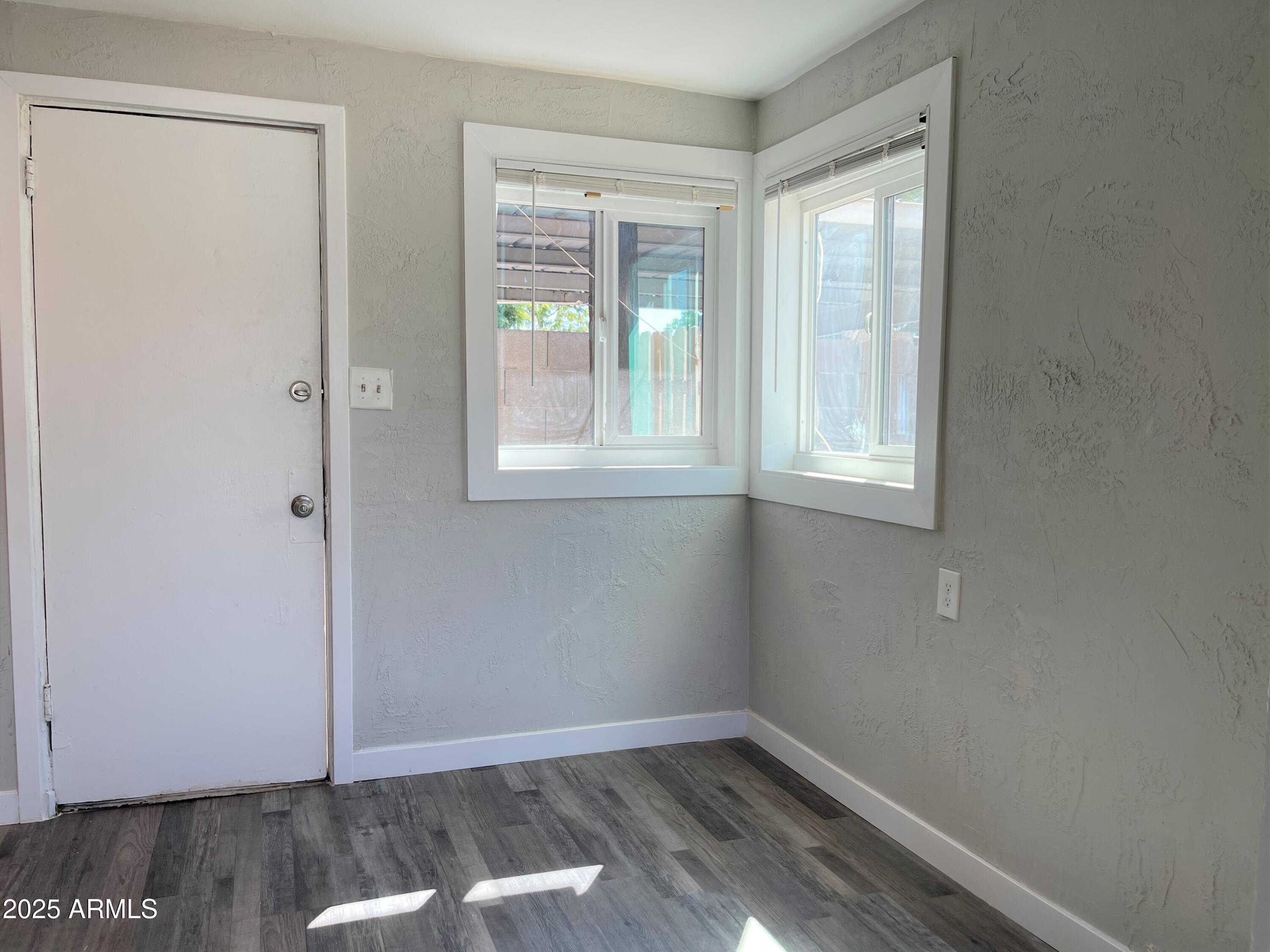 1125 East Devonshire Avenue, Unit 7 Phoenix, AZ 85014 - Photo 7 of 10 IMG_3700