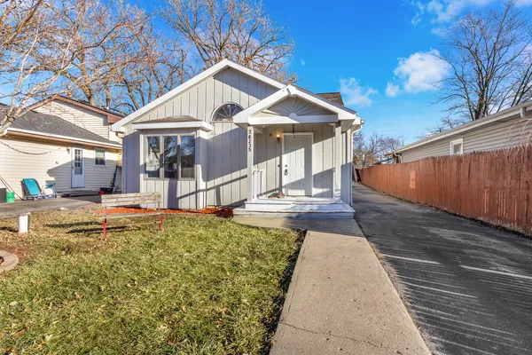 $339,500 | 26235 North Walnut Avenue, Mundelein, IL 60060