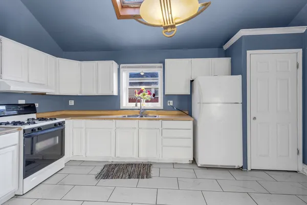$339,500 | 26235 North Walnut Avenue, Mundelein, IL 60060