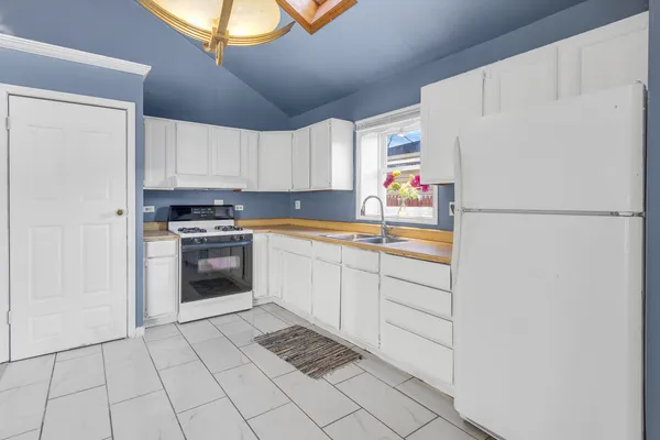 $339,500 | 26235 North Walnut Avenue, Mundelein, IL 60060