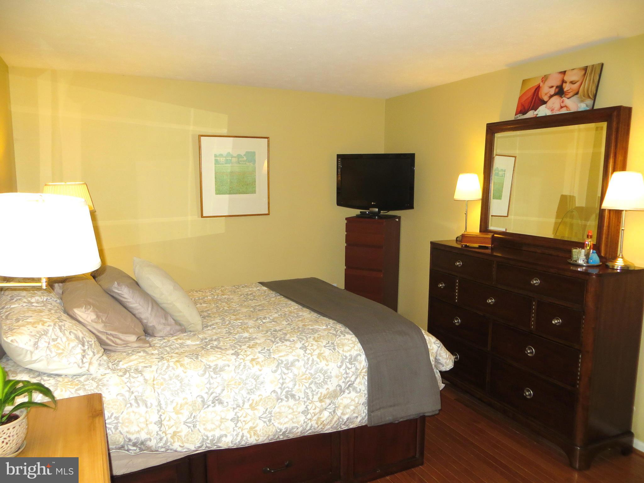 6504 White Post Road Centreville, VA 20121 - Photo 12 of 24 Bedroom (Master)