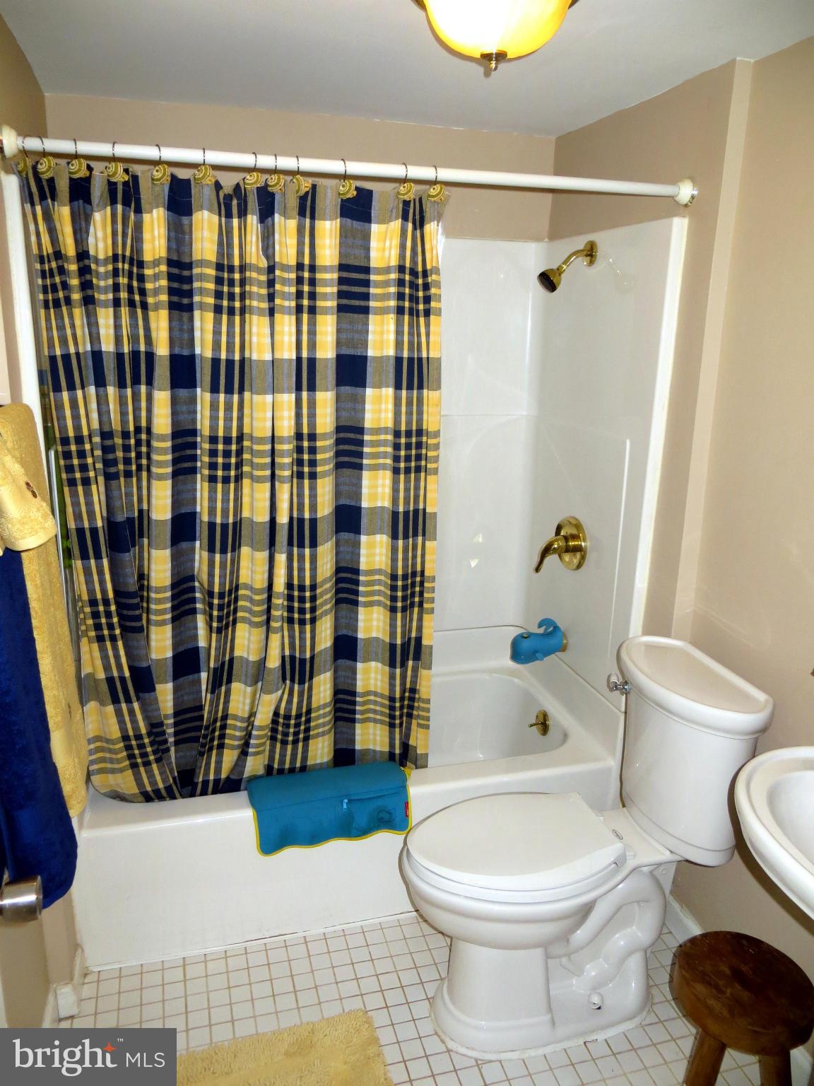 6504 White Post Road Centreville, VA 20121 - Photo 20 of 24 Bath