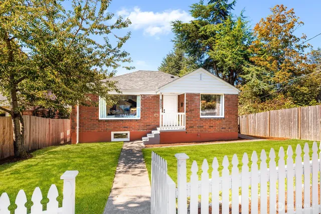 $999,999 | 8257 Bagley Avenue North, Seattle, WA 98103