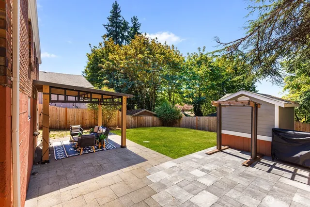 $999,999 | 8257 Bagley Avenue North, Seattle, WA 98103