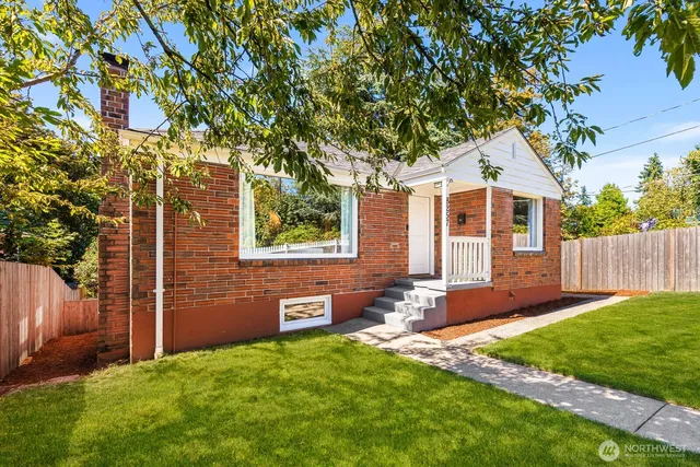 $999,999 | 8257 Bagley Avenue North, Seattle, WA 98103