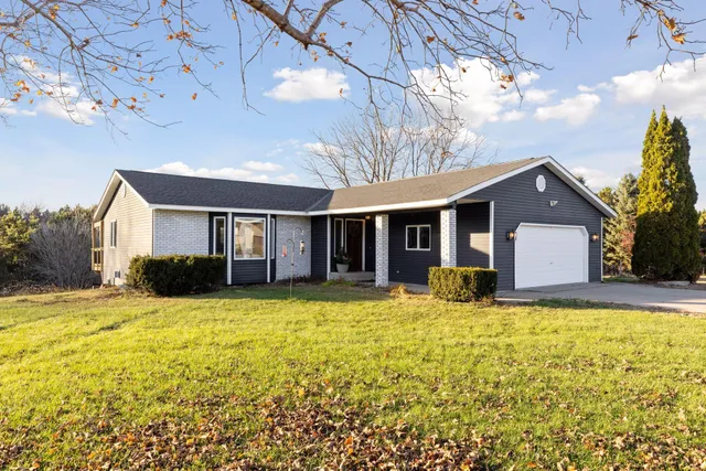 $500,000 | 892 Trail 12, Hudson, WI 54016