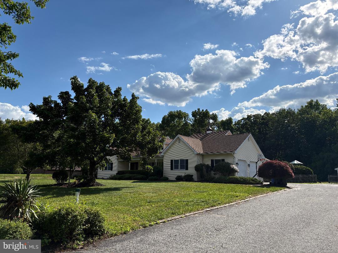 836 Hardingville Road Monroeville, NJ 08343 - Photo 3 of 3 Charming home under a blue sky.