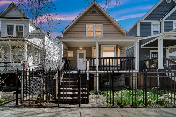 $2,000 | 4437 North Drake Avenue, Unit 1, Chicago, IL 60625