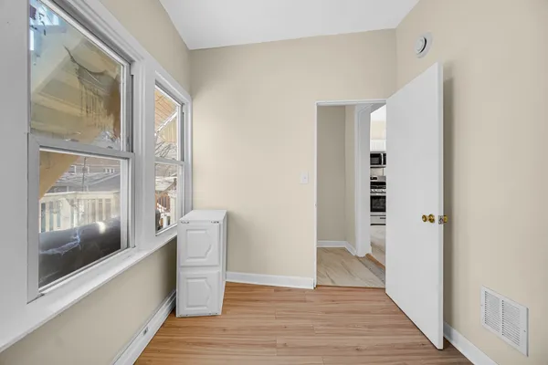 $2,000 | 4437 North Drake Avenue, Unit 1, Chicago, IL 60625