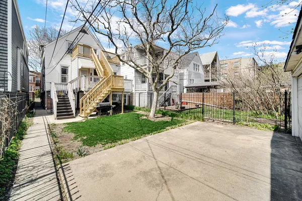 $2,000 | 4437 North Drake Avenue, Unit 1, Chicago, IL 60625