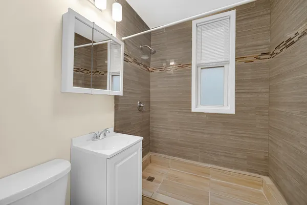 $2,000 | 4437 North Drake Avenue, Unit 1, Chicago, IL 60625