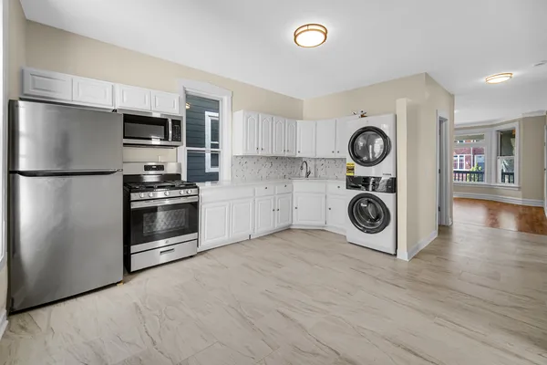 $2,000 | 4437 North Drake Avenue, Unit 1, Chicago, IL 60625