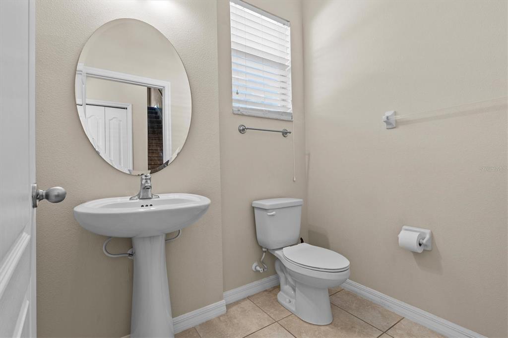 800 Callista Cay Loop Tarpon Springs, FL 34689 - Photo 15 of 36 a bathroom with a toilet a sink and a mirror