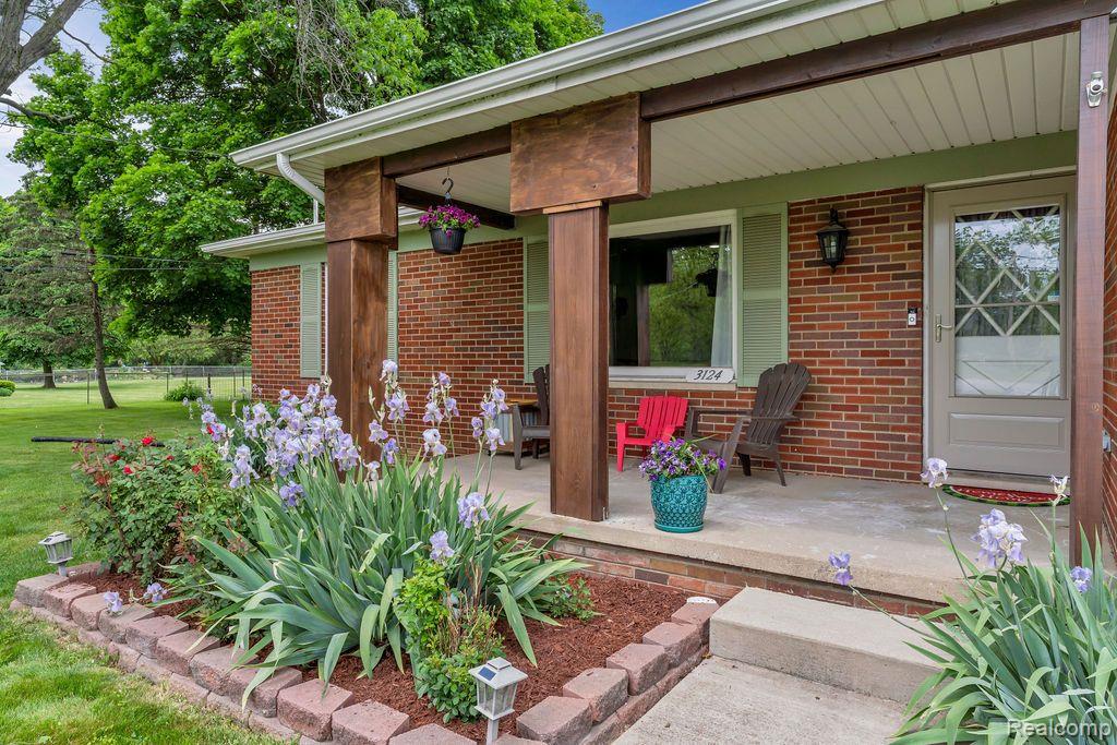 3124 West Hill Road Flint, MI 48507 - Photo 4 of 35