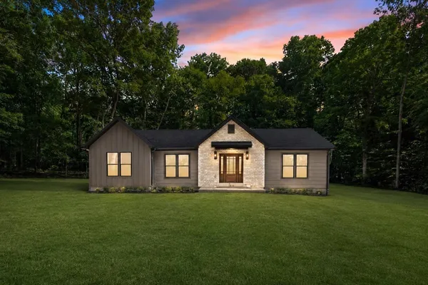 $469,000 | 875 Little Leatherwood Road, Vanleer, TN 37181