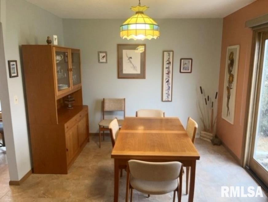 3715 Forest Road Davenport, IA 52807 - Photo 11 of 30 Gallery Image 11