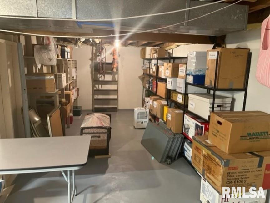 3715 Forest Road Davenport, IA 52807 - Photo 20 of 30 Gallery Image 20