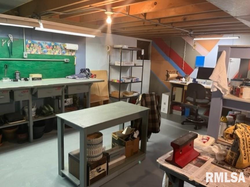 3715 Forest Road Davenport, IA 52807 - Photo 21 of 30 Gallery Image 21