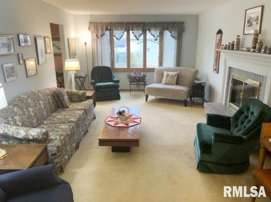 3715 Forest Road Davenport, IA 52807 - Photo 4 of 30 Gallery Image 4