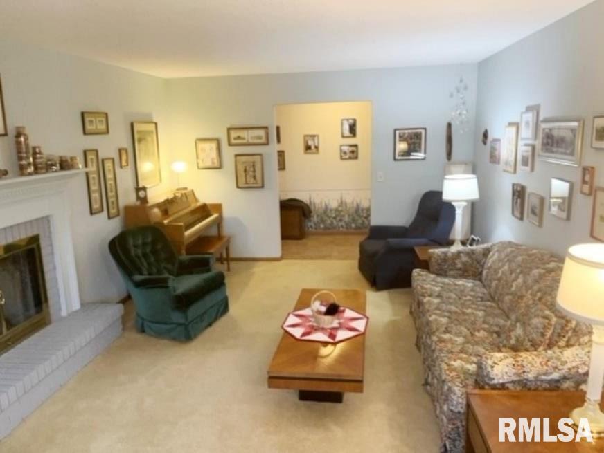 3715 Forest Road Davenport, IA 52807 - Photo 5 of 30 Gallery Image 5