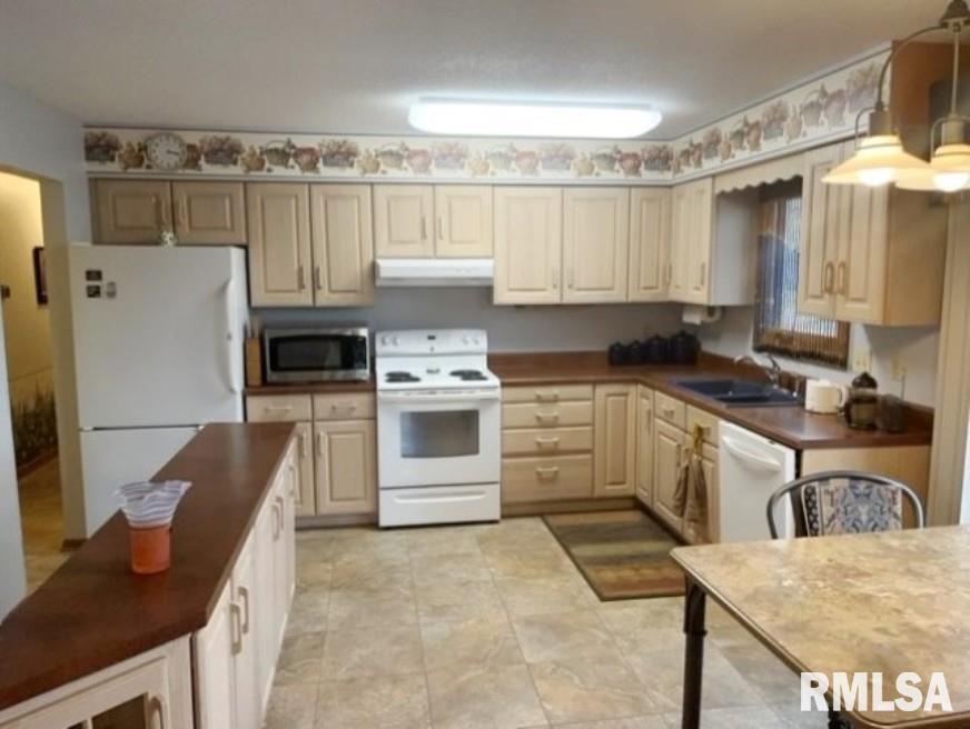 3715 Forest Road Davenport, IA 52807 - Photo 10 of 30 Gallery Image 10