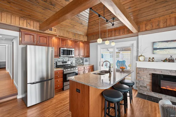 $514,900 | 4890 South 930 East, Wolcottville, IN 46795