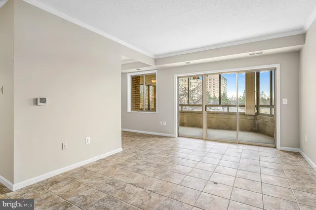 $389,000 | 19375 Cypress Ridge Terrace, Unit 114, Leesburg, VA 20176