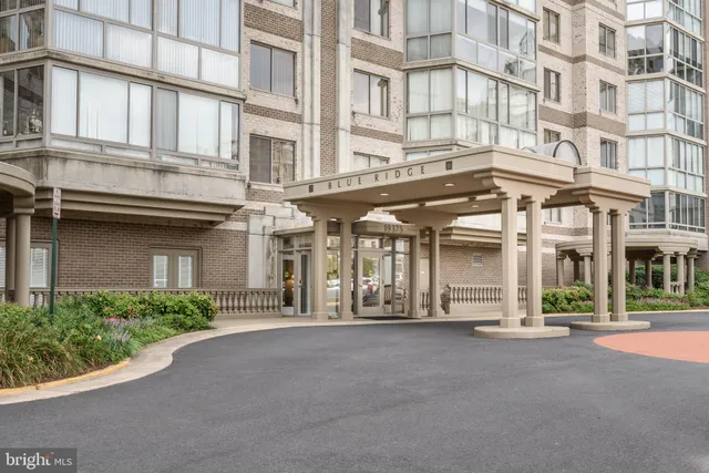 $389,000 | 19375 Cypress Ridge Terrace, Unit 114, Leesburg, VA 20176