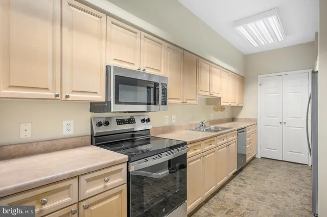 $389,000 | 19375 Cypress Ridge Terrace, Unit 114, Leesburg, VA 20176